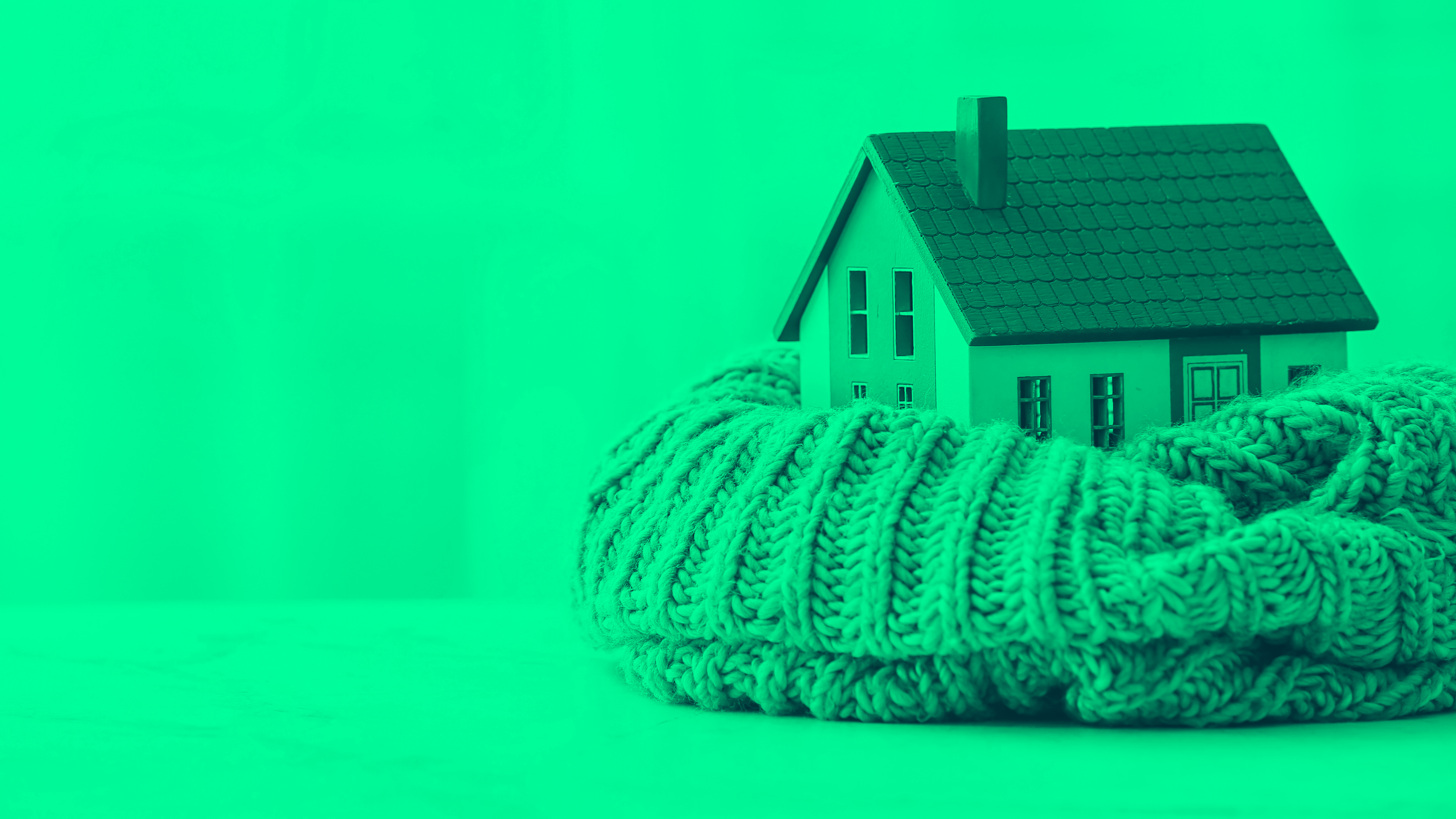 Auf dem Bild ist Haus zu sehen, um das ein Schal gewickelt ist. 