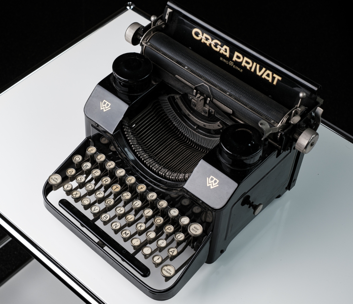 Historische Schreibmaschine aus Kanzleibesitz